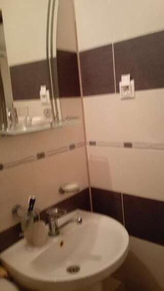 Гостевой дом Guest House Aphyn Leto Гагра Бюджетный двухместный номер с 1 кроватью-6
