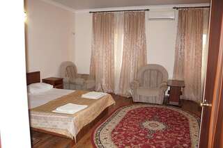 Гостевой дом Guest House Aphyn Leto Гагра Двухместный номер Делюкс с 1 кроватью или 2 отдельными кроватями, вид на горы-8