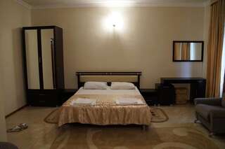 Гостевой дом Guest House Aphyn Leto Гагра Двухместный номер Делюкс с 1 кроватью или 2 отдельными кроватями, вид на горы-10