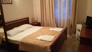 Гостевой дом Guest House Aphyn Leto Гагра Бюджетный двухместный номер с 1 кроватью-9