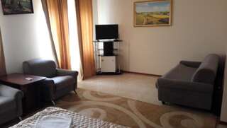 Гостевой дом Guest House Aphyn Leto Гагра Двухместный номер Делюкс с 1 кроватью или 2 отдельными кроватями, вид на горы-2